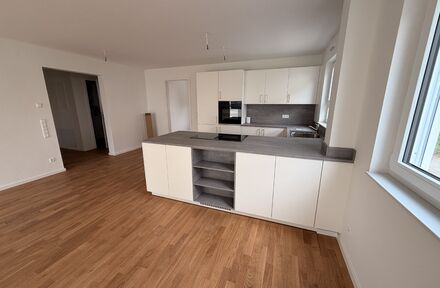 Helle 3-Zi-EG Wohnung mit Terrasse