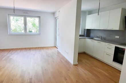 3-Zi.-Wohnung mit Balkon, Garten und Carport