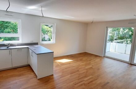 Schöne 4-Zimmer-Wohnung mit Balkon, Carport und STP