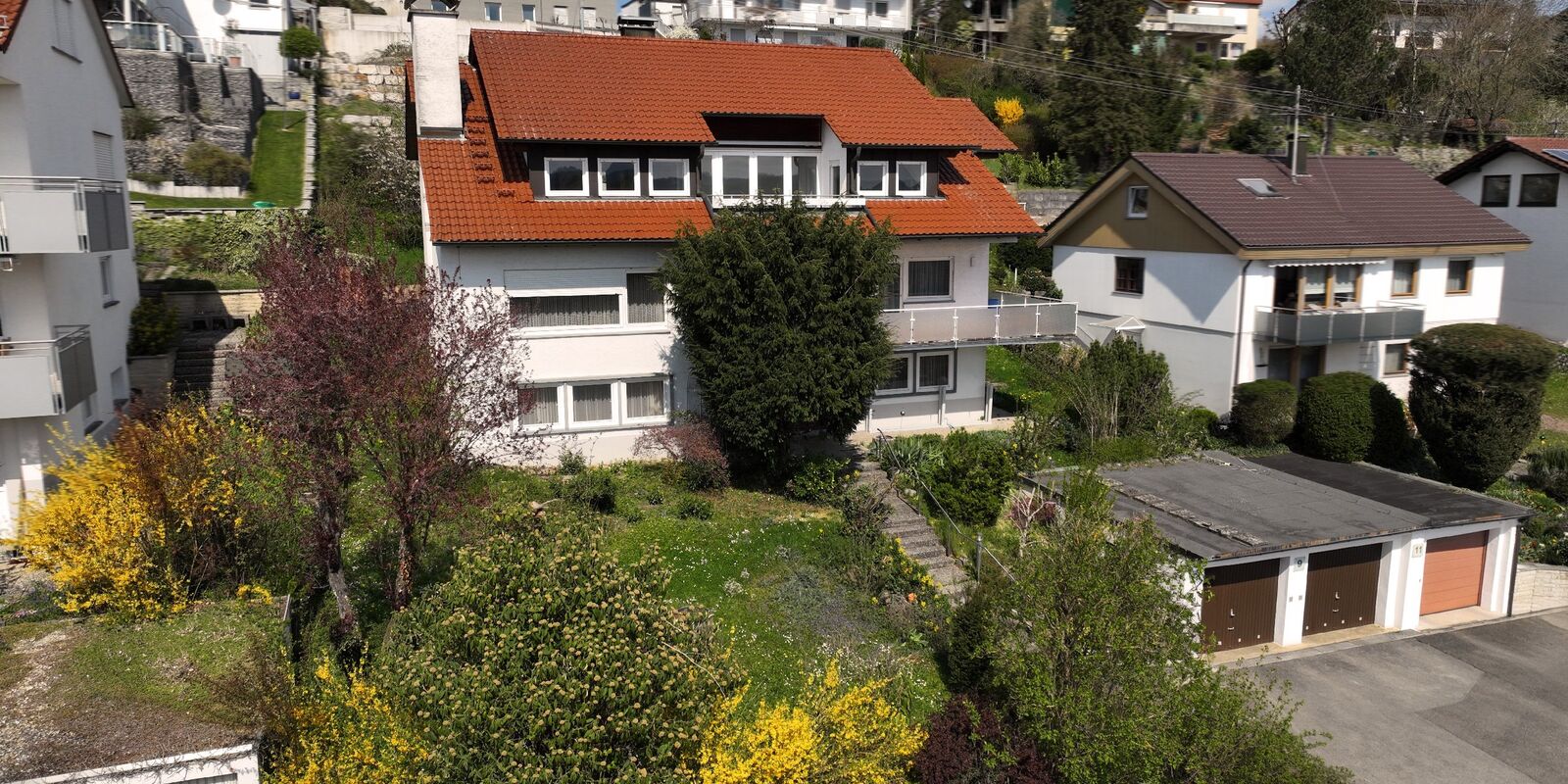 Provisionsfrei für den Käufer - Vielseitiges Mehrgenerationenhaus