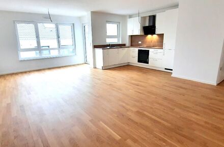 Erstbezug:schöne 3-Zimmer-Wohnung mit Aufzug, EBK, Balkon und TG