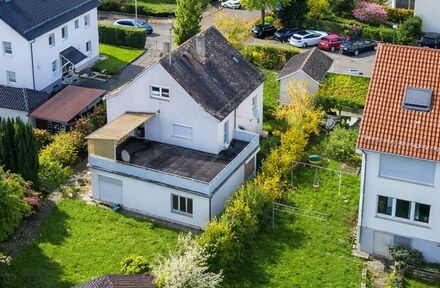 Ein Grundstück, zwei Wege: Kernsanierung oder Neubau!
