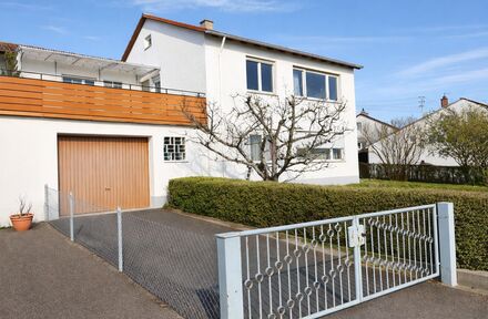 **Charmantes Wohnhaus in begehrter Lage!**