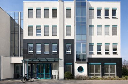 Helle und moderne Bürofläche im repräsentativen Bürokomplex