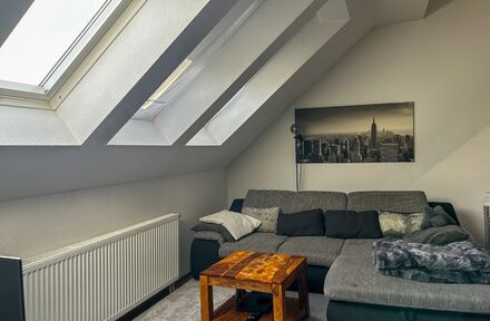 Charmante 2,5-Zimmer-Dachgeschosswohnung mit Galerie und Fernblick